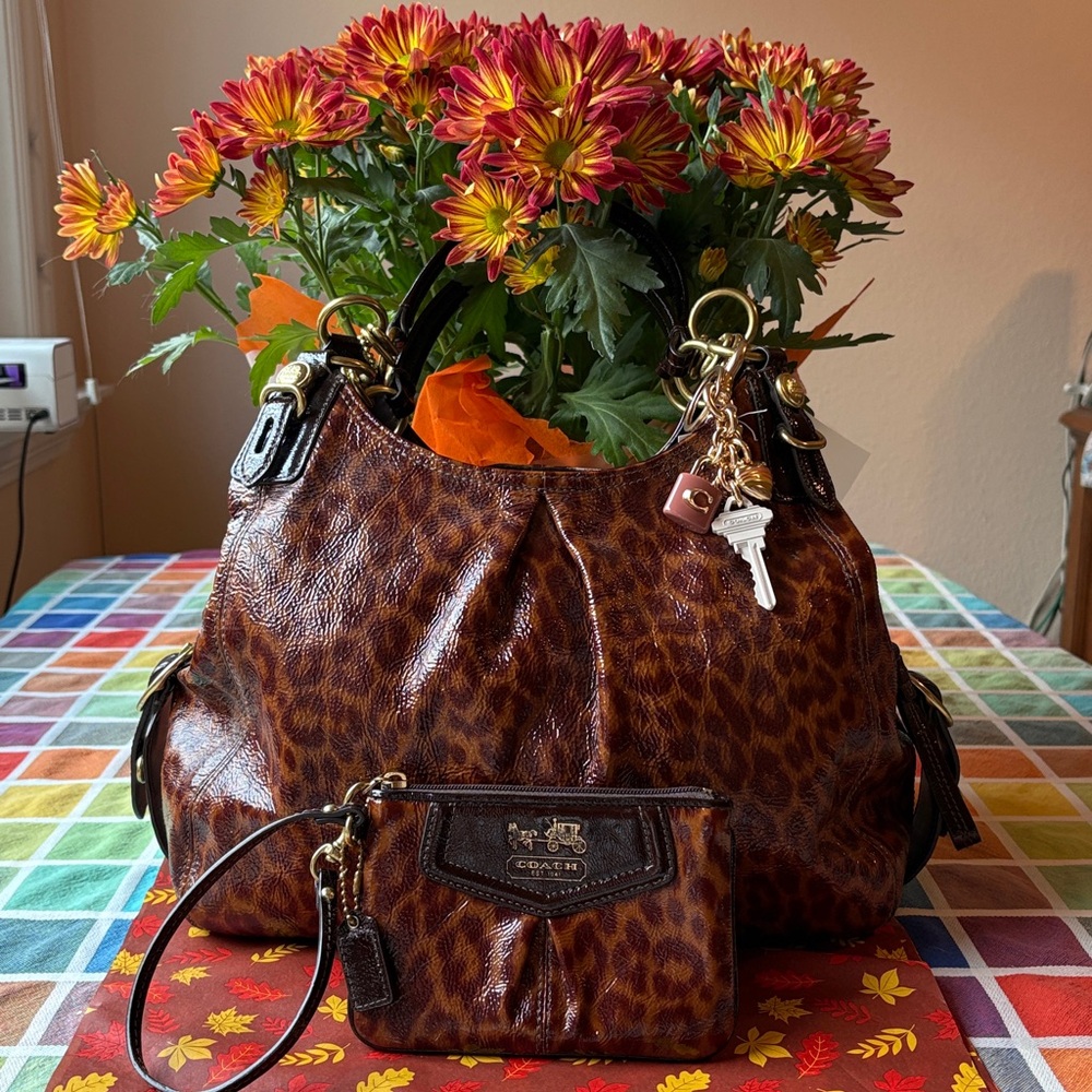 🐆 COACH VINTAGE  PATIENT LEATHER BAG WITH NWT BAG  CHARM 🐆 - Picture 6 of 14